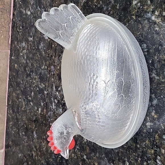 Vintage Indiana Glass ~ Hen On Nest ~ Clear With Painted Red Comb - Picture 3 of 5